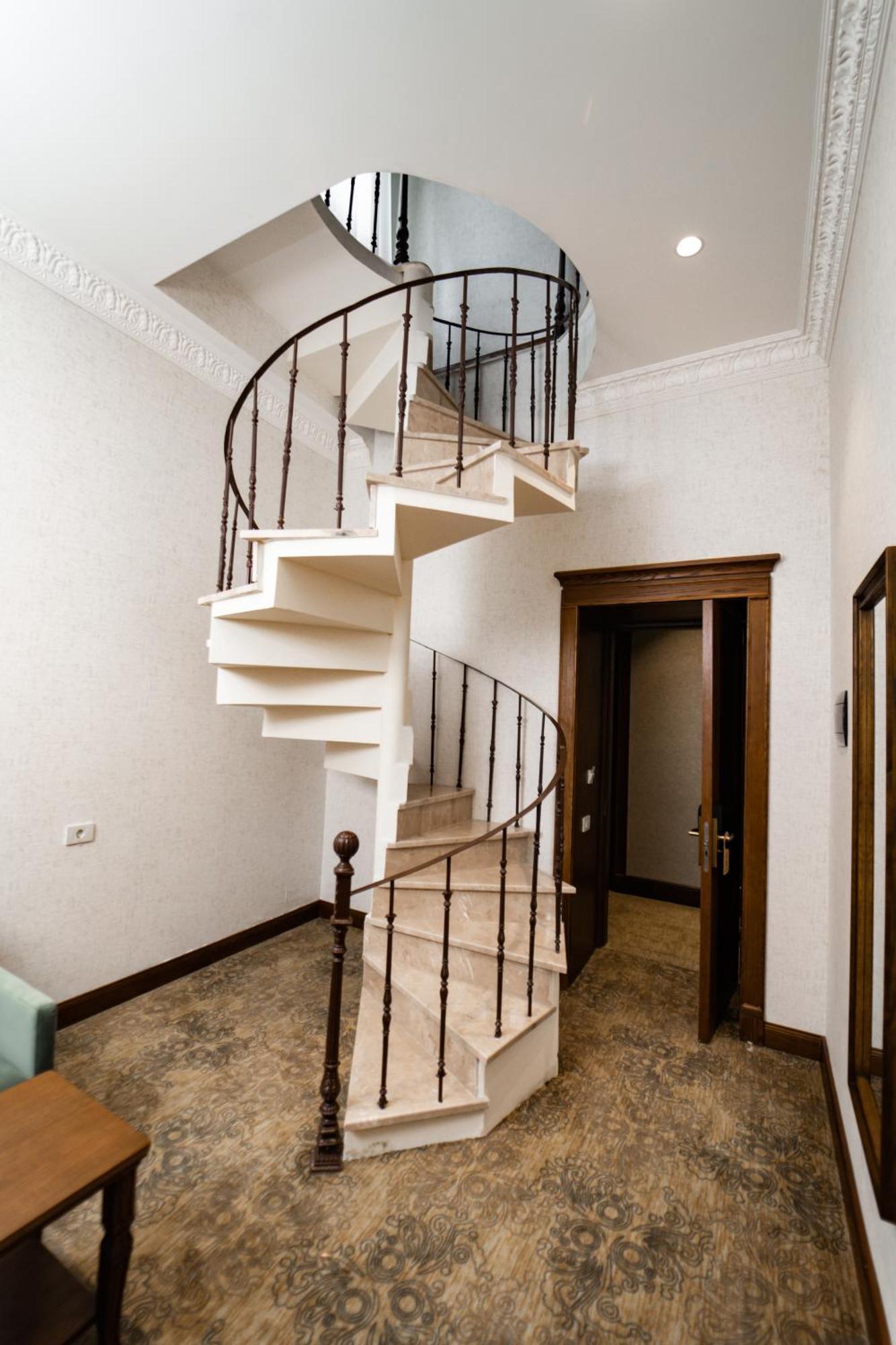 Midway Baku Hotel Екстер'єр фото