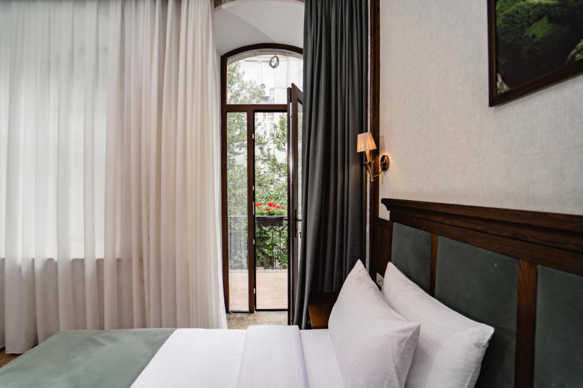 Midway Baku Hotel Екстер'єр фото