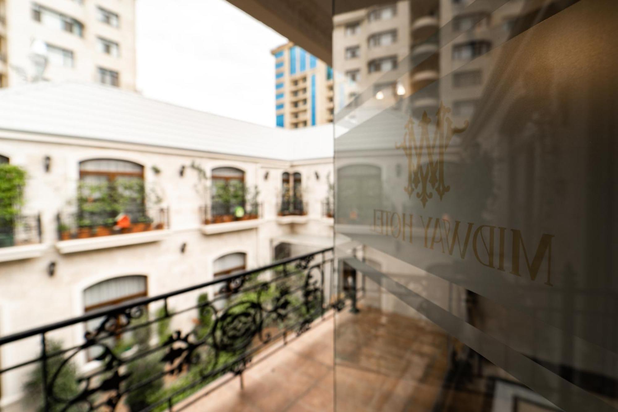 Midway Baku Hotel Екстер'єр фото