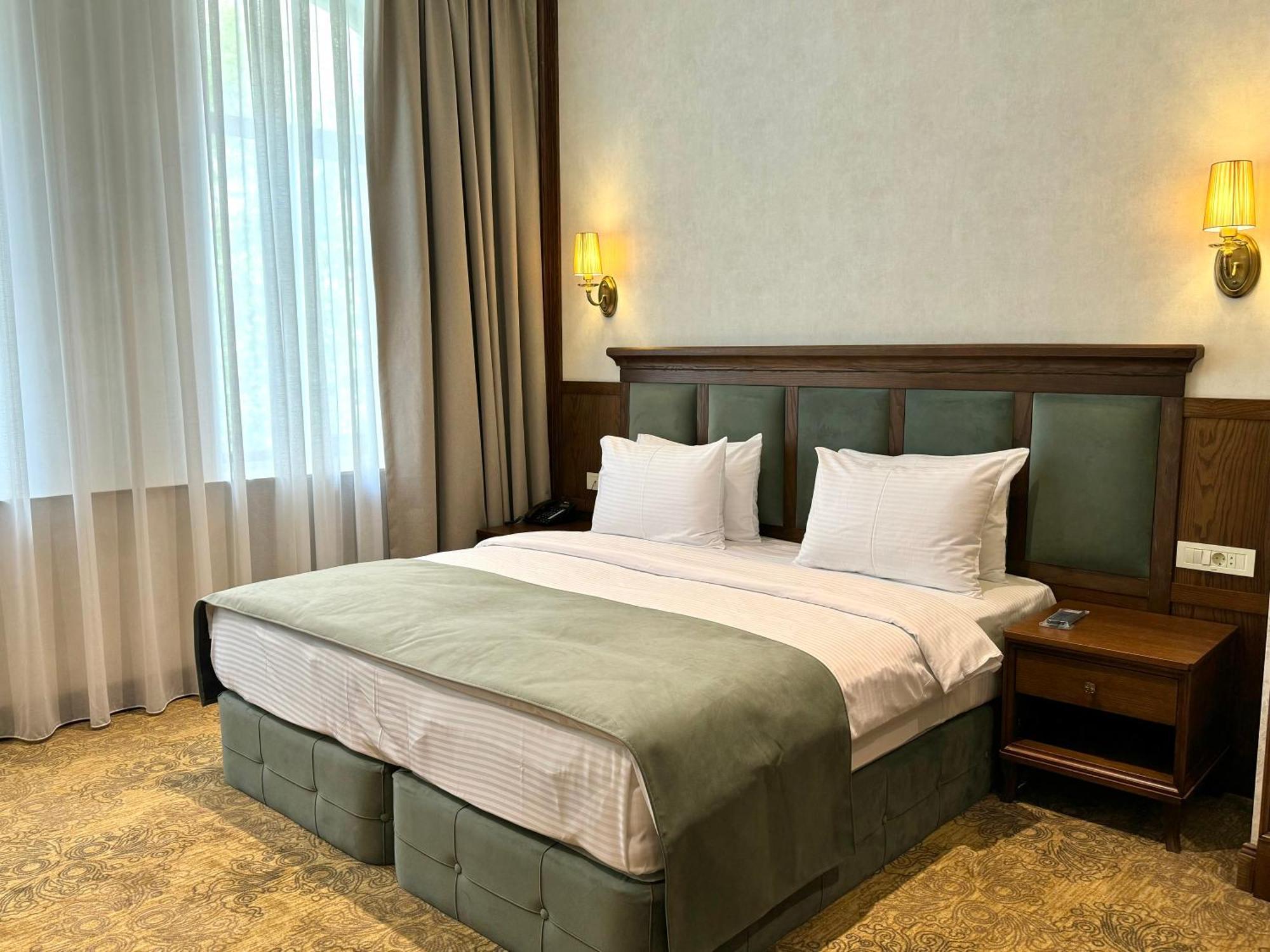 Midway Baku Hotel Екстер'єр фото