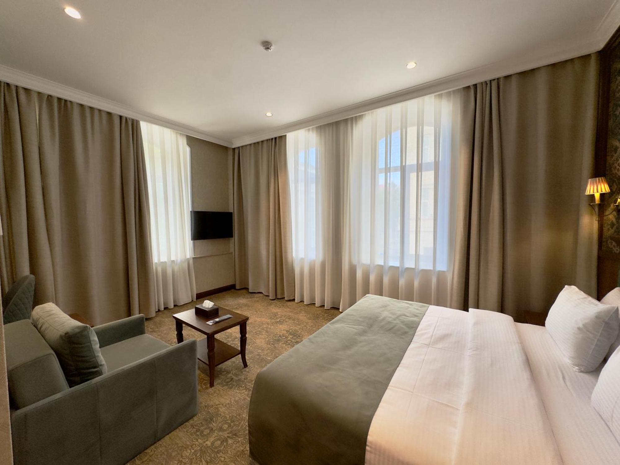 Midway Baku Hotel Екстер'єр фото