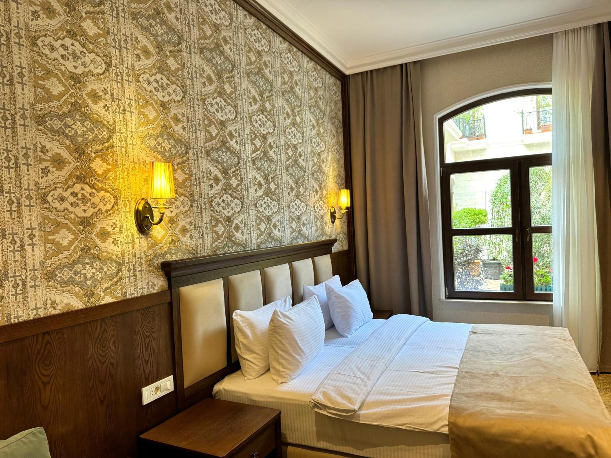 Midway Baku Hotel Екстер'єр фото