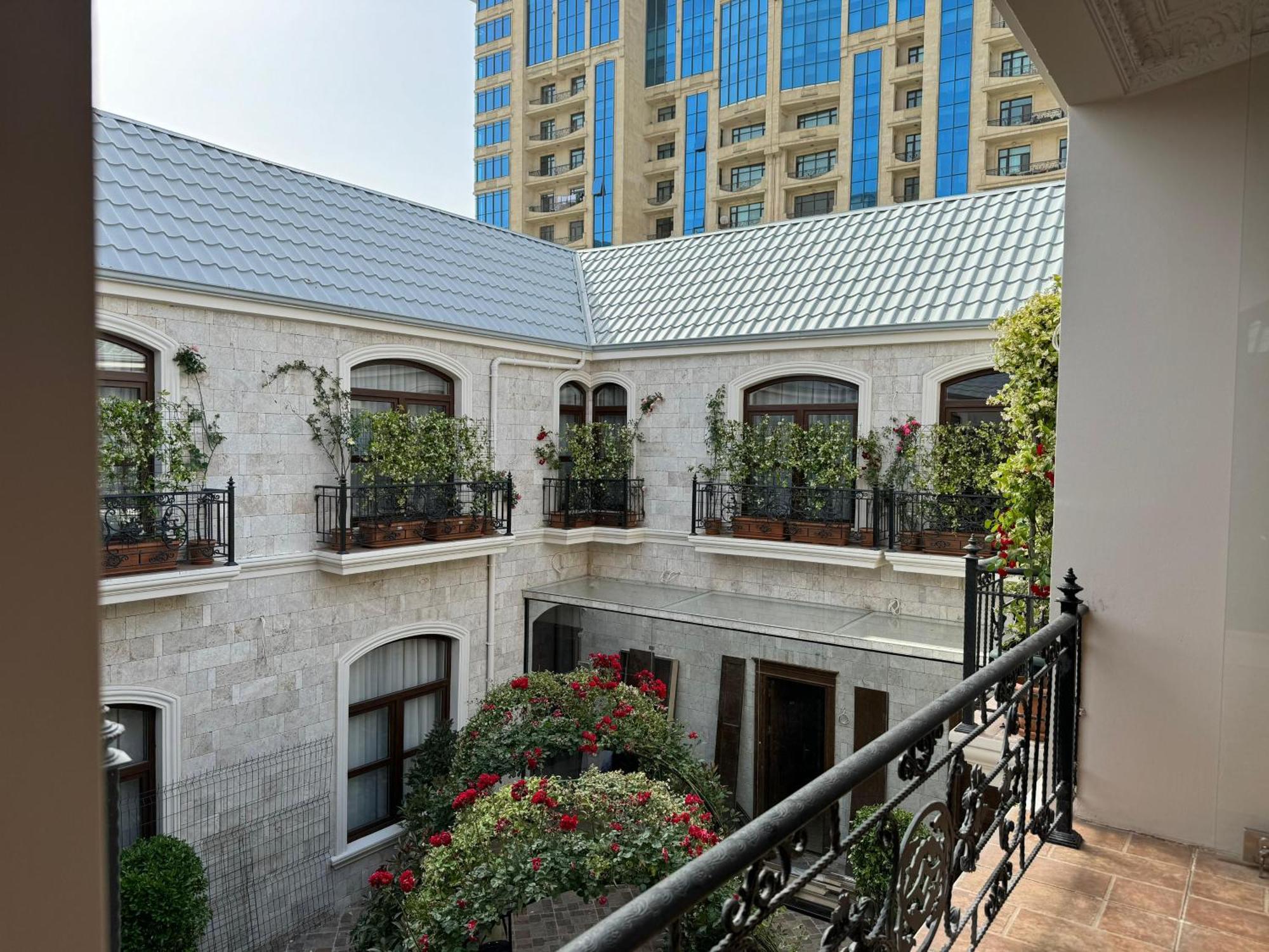 Midway Baku Hotel Екстер'єр фото