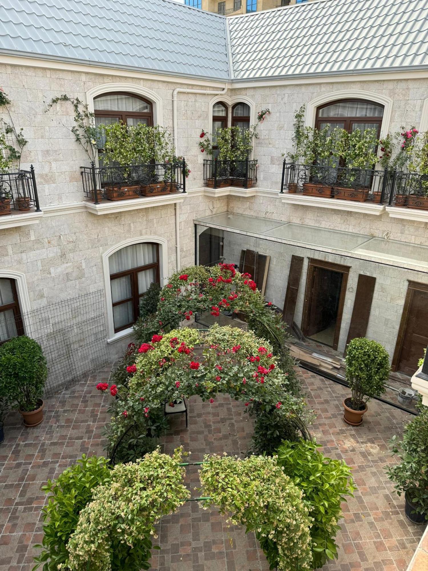 Midway Baku Hotel Екстер'єр фото
