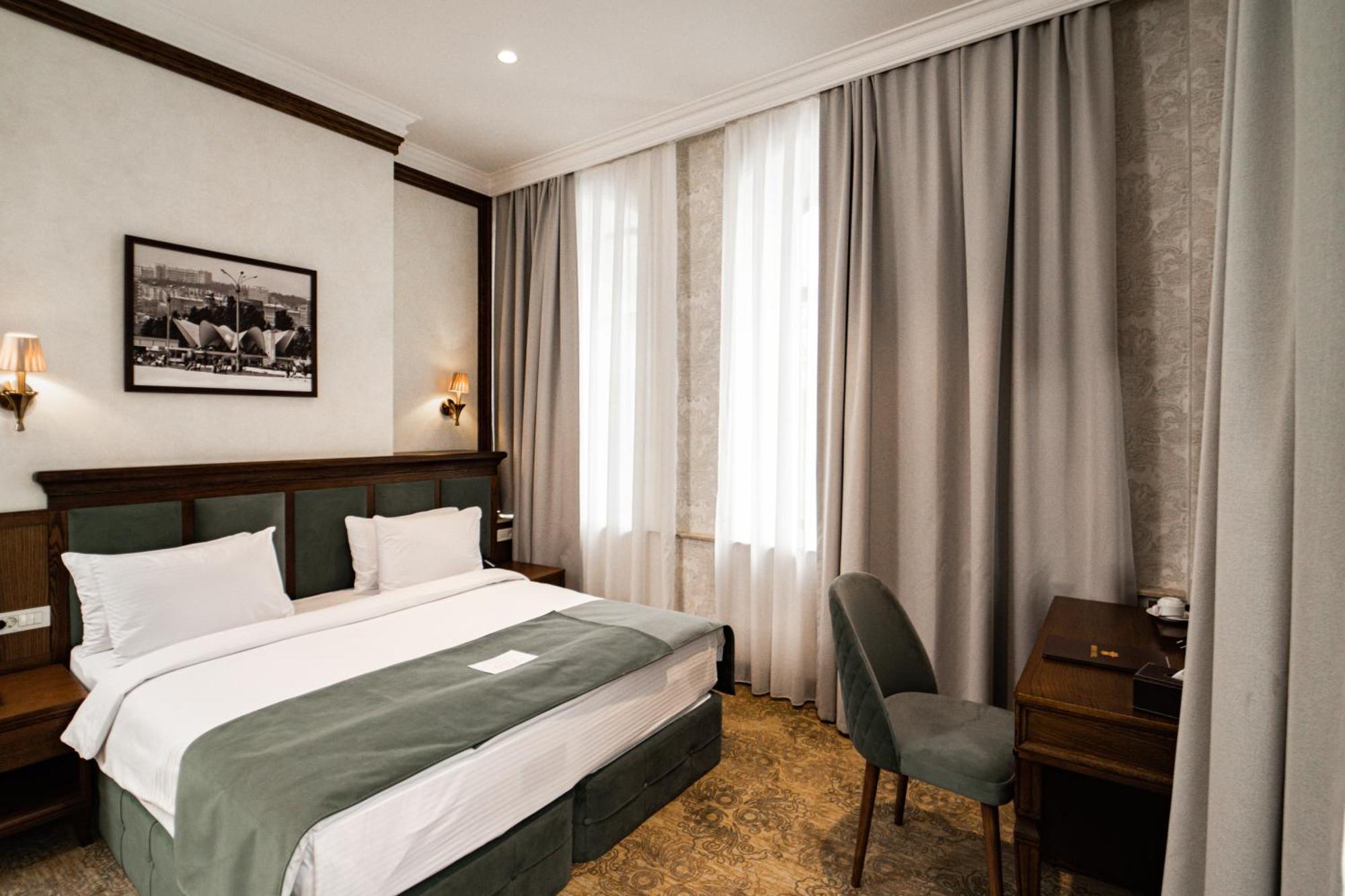 Midway Baku Hotel Екстер'єр фото