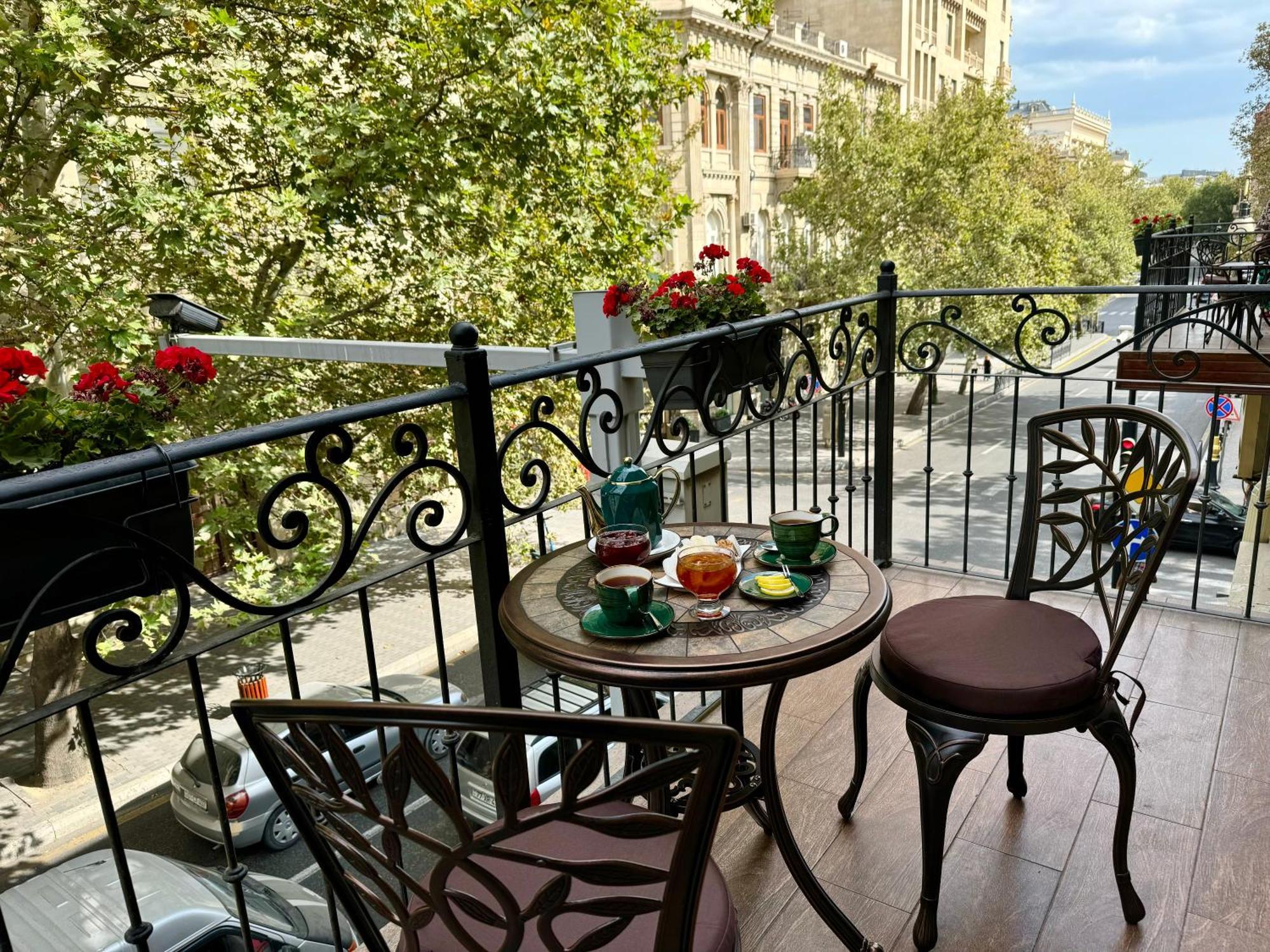 Midway Baku Hotel Екстер'єр фото